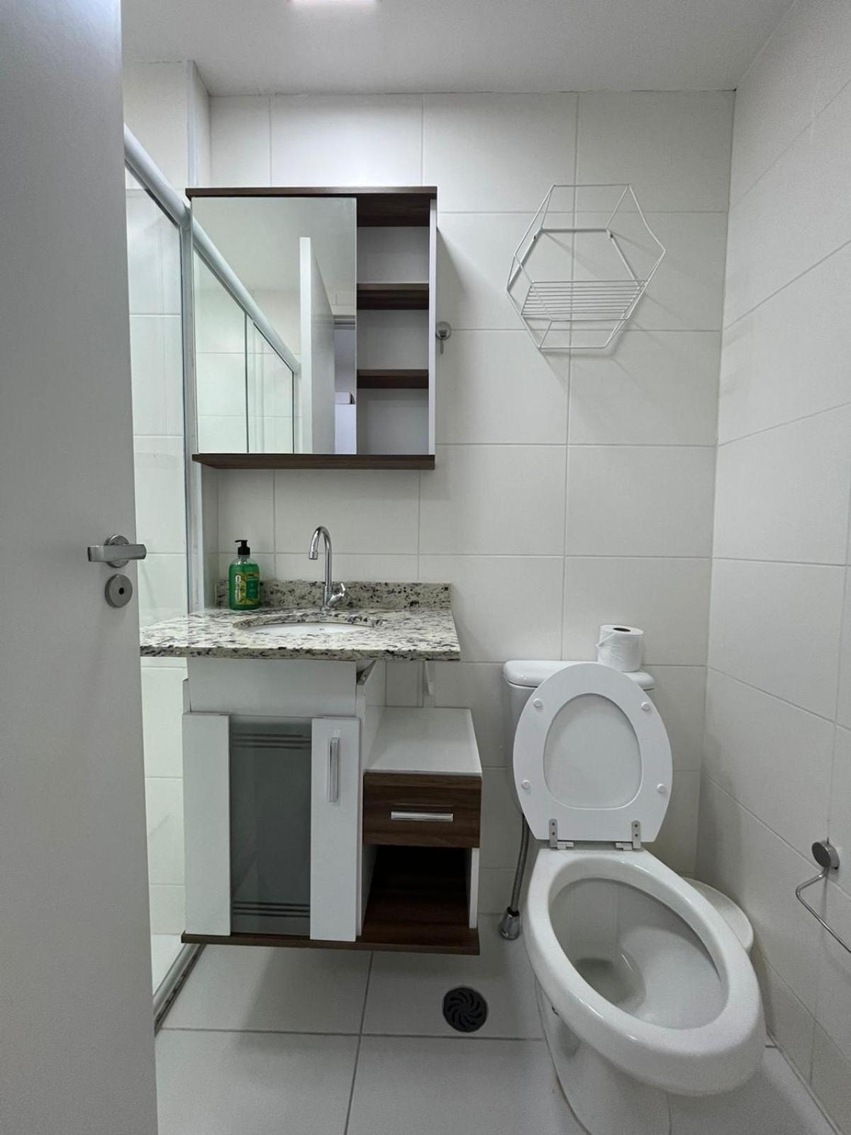 V204 - V204 - C/ Varanda | Metro | Ar Condicionado Apartamento